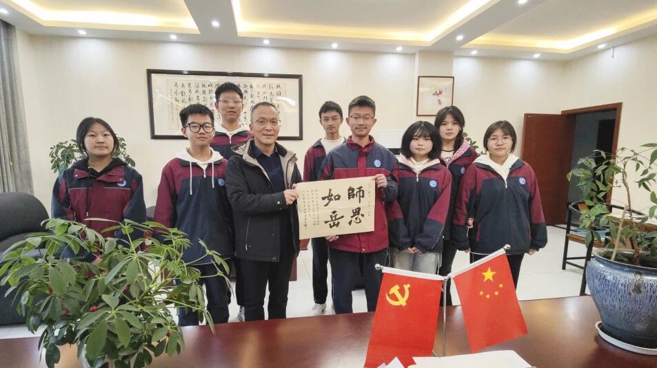 重阳敬老，情暖正道 | 以青春之手作，暖岁月之长