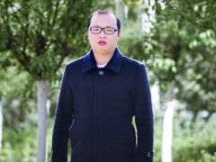 张世龙  初中物理学科组长  初二年级副主任